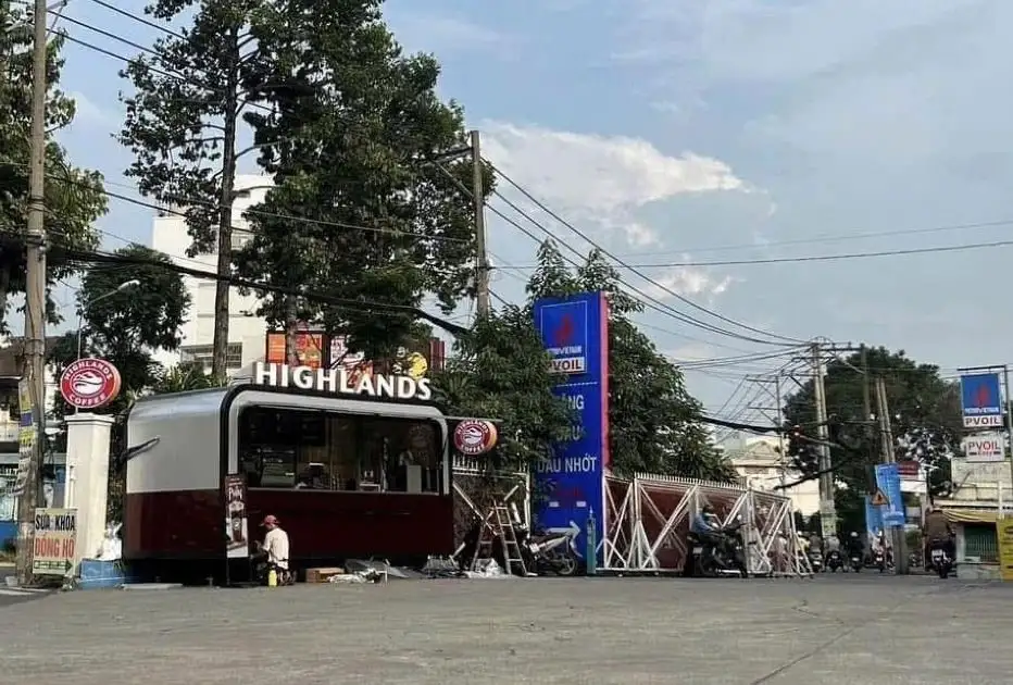 Highlands toan tính gì khi ra cây xăng bán cà phê?