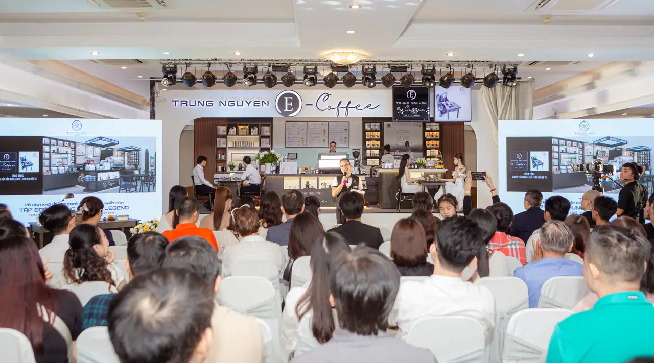 Lễ ra mắt mô hình Trung Nguyên E-Coffee phiên bản 2024 – “Cộng đồng 3 nền văn minh cà phê – Tinh hoa hội tụ” thu hút đông đảo khách hàng, đối tác đến tham gia trải nghiệm, tìm hiểu.