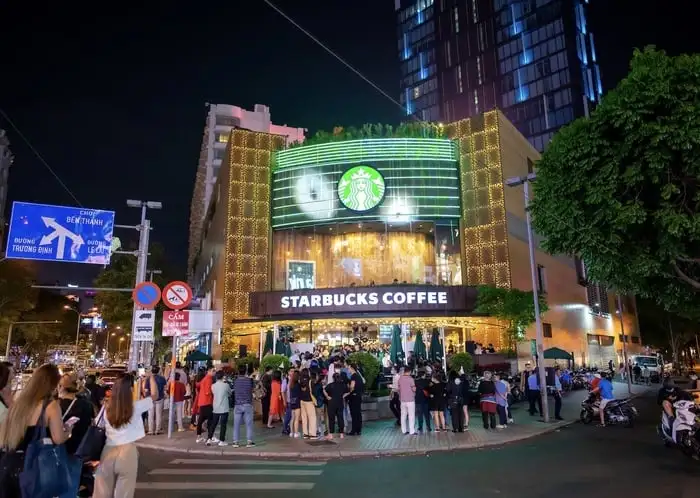 Starbucks tái hiện khoảnh khắc kỷ niệm nhân dịp 10 năm có mặt tại Việt Nam