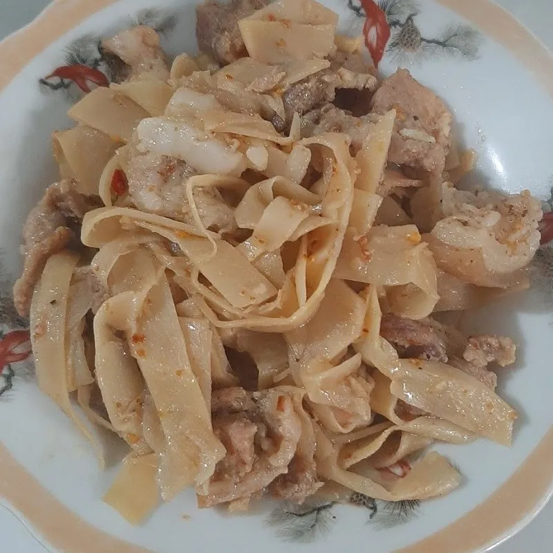 Thưởng thức cà phê tỏi đen cùng các loại bánh ngọt hoặc thức ăn nhẹ giàu dinh dưỡng