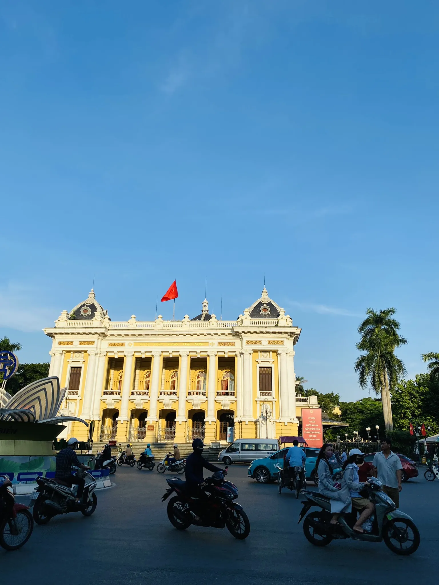 The Coffee House Cộng Hòa: Phân Tích Mô Hình Vận Hành E-E-A-T Cho Chuỗi Cà Phê Đô Thị