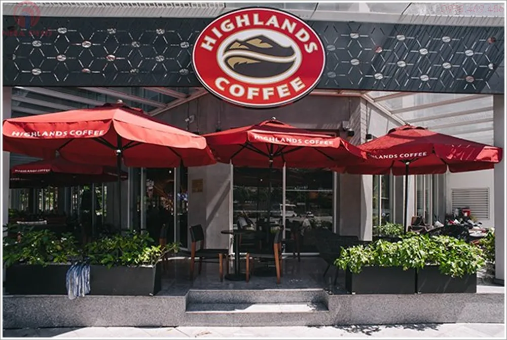 Highland Coffee Nguyễn Văn Đậu: Phân Tích Mô Hình Chiến Lược Của Chuỗi Cà Phê Việt
