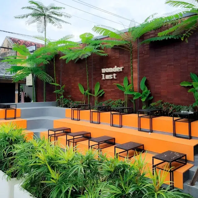 Wonderlust Jogja khung cảnh đêm và vị trí mặt tiền quán cà phê