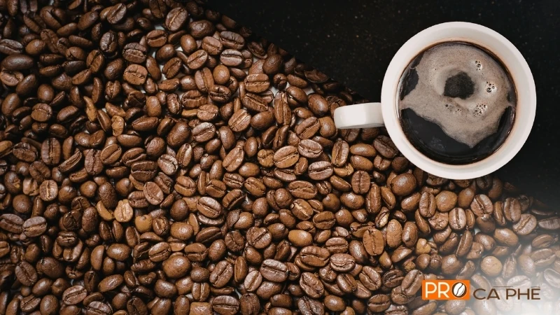 Cà phê rang tươi là loại cà phê được sử dụng ngay sau khi vừa trải qua quá trình rang xay hoặc từ 7 đến 21 ngày sau khi rang.